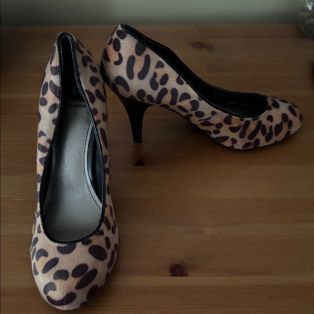Leopard Print Heels- size 8